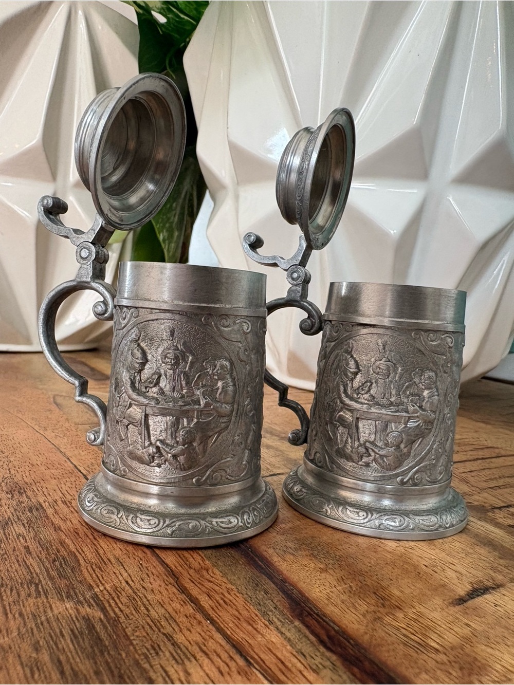Small Decorative Pewter Tankard Set – Silver Accent